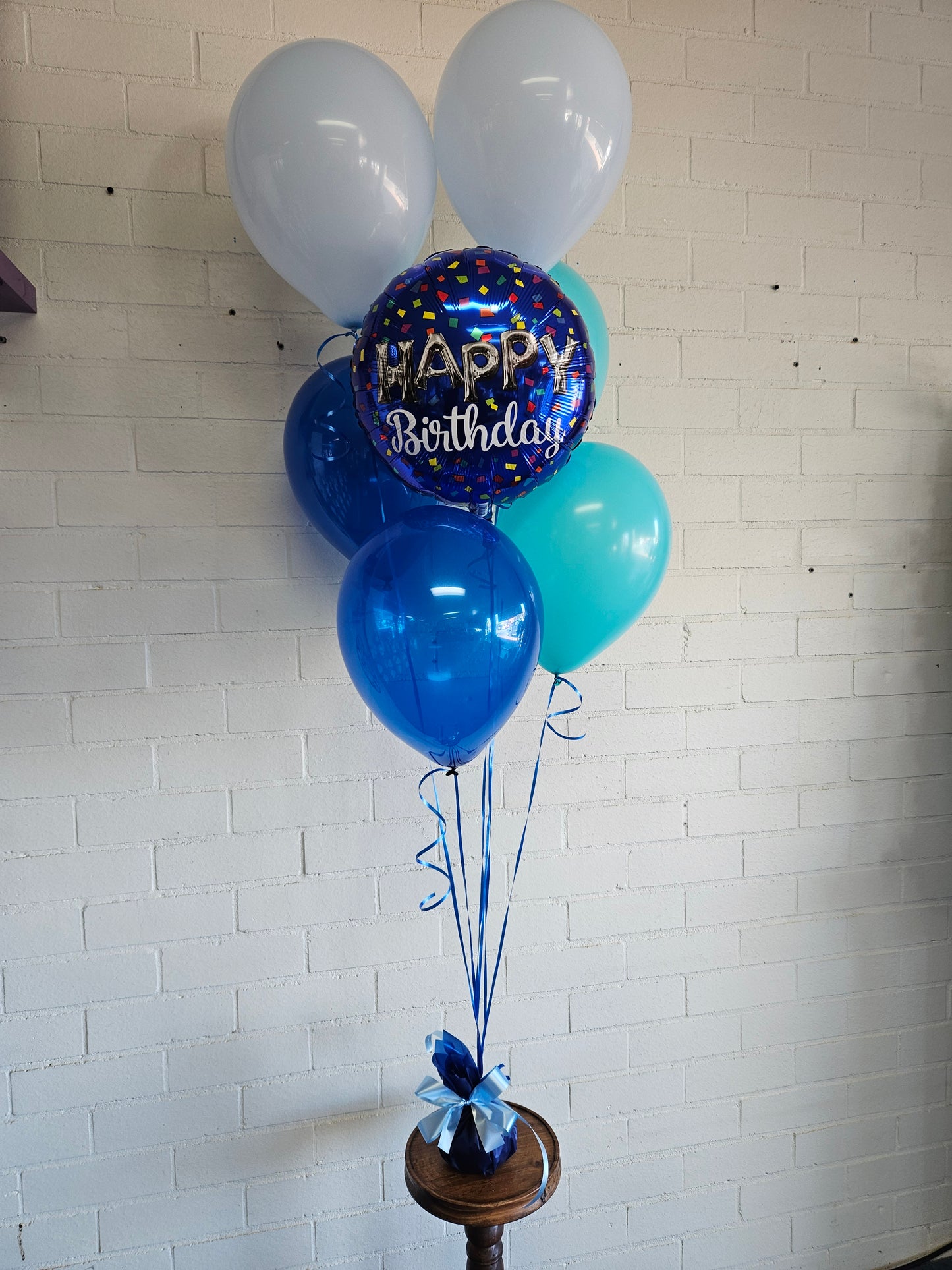 Balloon bouquet with weight