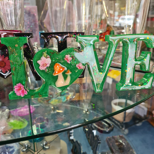 Resin words Love